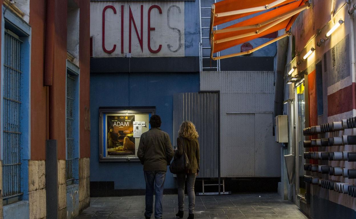 Las salas, ubicadas en el callejón de la calle Cisneros, vuelven a abrirse el próximo viernes. 