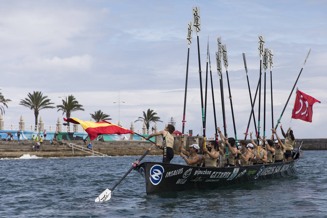 Getaria se hace con el título en aguas de Castro Urdiales, tras coger el mando de la regata en el segundo largo