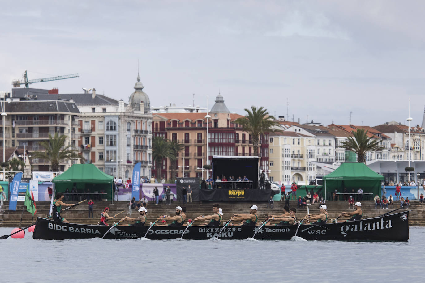 Getaria se hace con el título en aguas de Castro Urdiales, tras coger el mando de la regata en el segundo largo