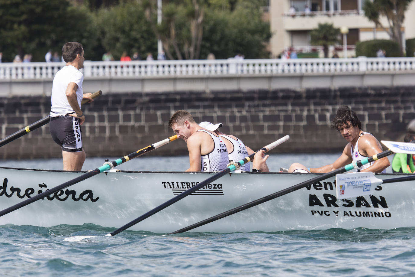 Getaria se hace con el título en aguas de Castro Urdiales, tras coger el mando de la regata en el segundo largo