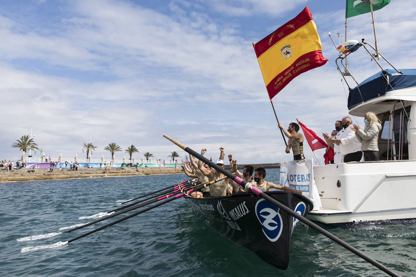 Getaria se hace con el título en aguas de Castro Urdiales, tras coger el mando de la regata en el segundo largo