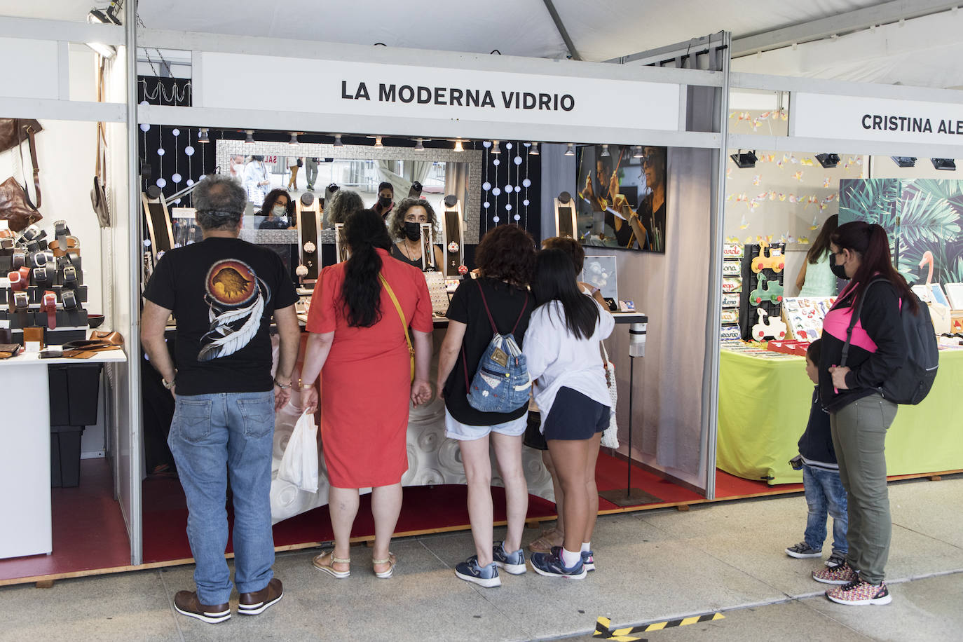 36 puestos se ubican en la Plaza Porticada 