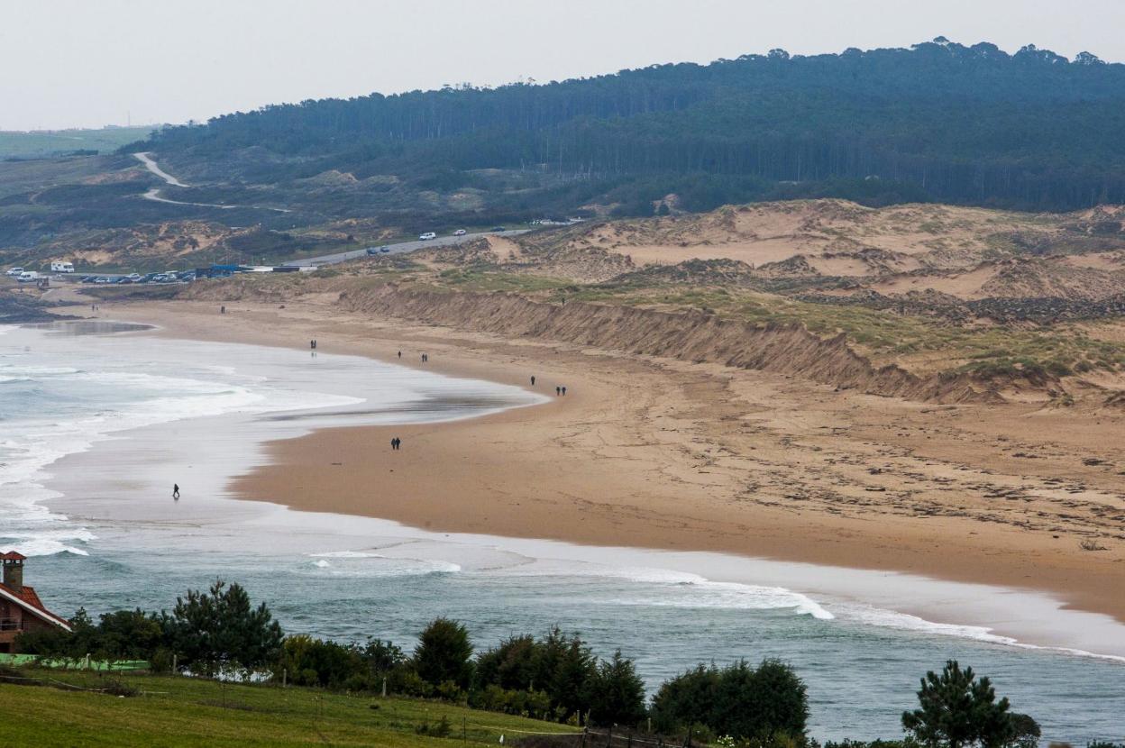 El Parlamento aprobó en abril la creación del Parque Natural de las Dunas de Liencres. alberto aja