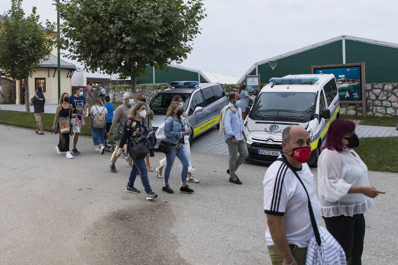 Fotos: Hombres G llena el escenario de la campa de La Magdalena