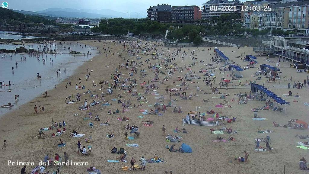 Imagen de la Primera de El Sardinero, este mediodía.