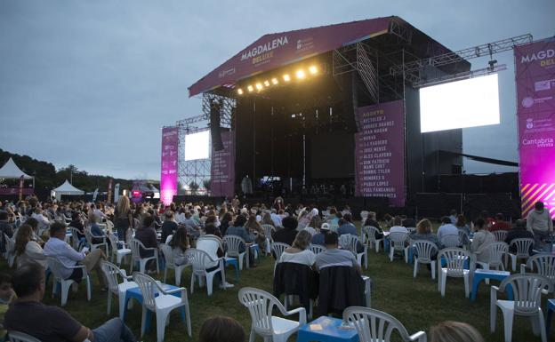 Imagen principal - Los Hombres G unen a todas las generaciones de Santander