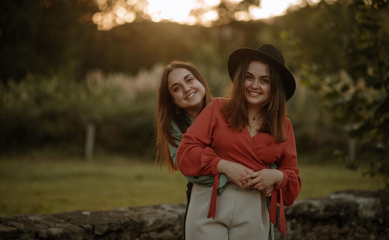 Las dos hermanas al frente de Mon Petit Couer.