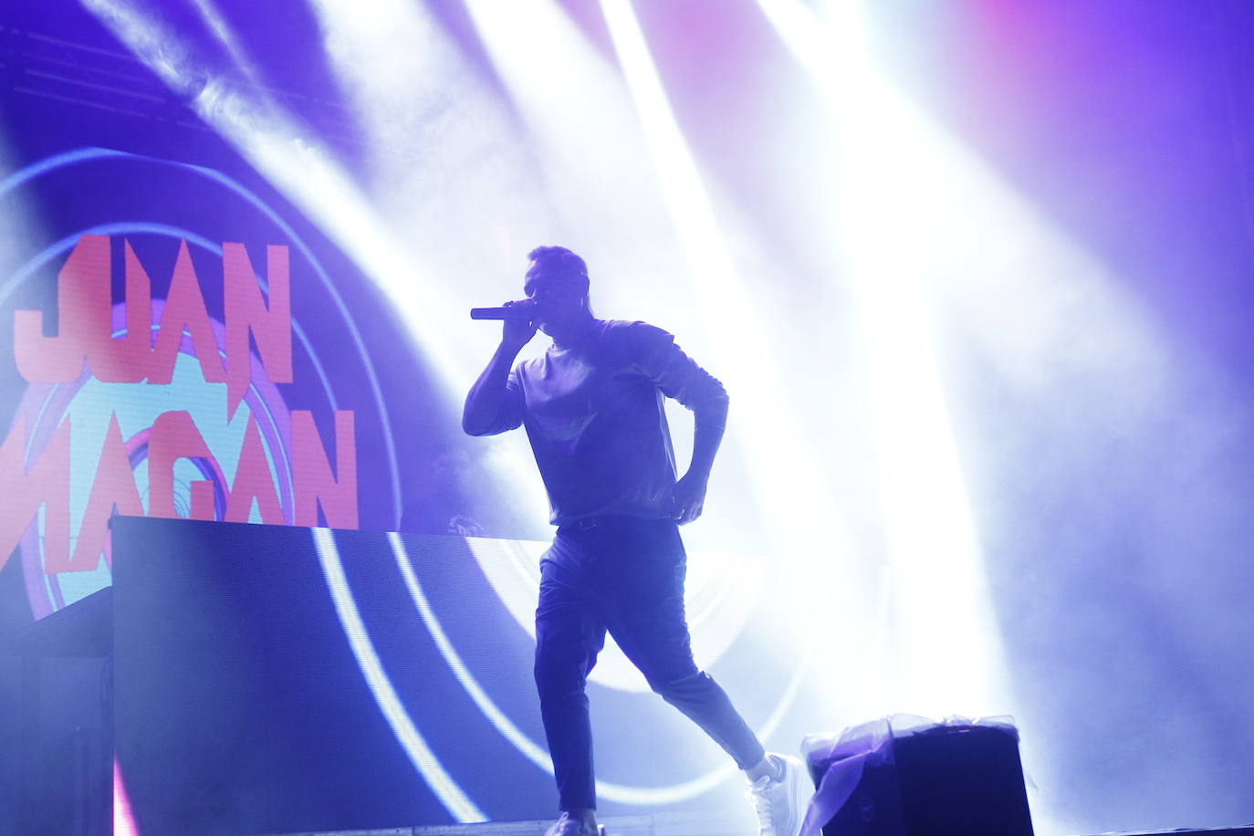 Fotos: Juan Magán pone a bailar a Torrelavega