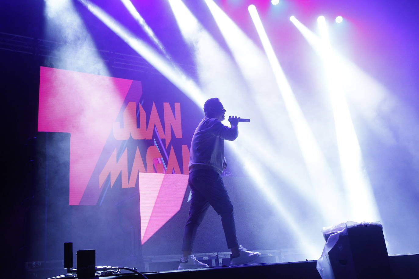 Fotos: Juan Magán pone a bailar a Torrelavega