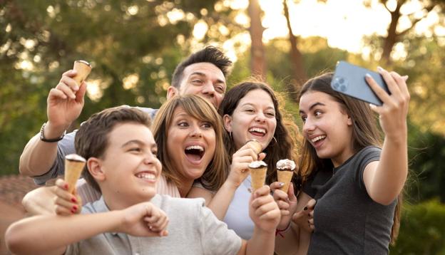 'Selfie' divertido de una familia.