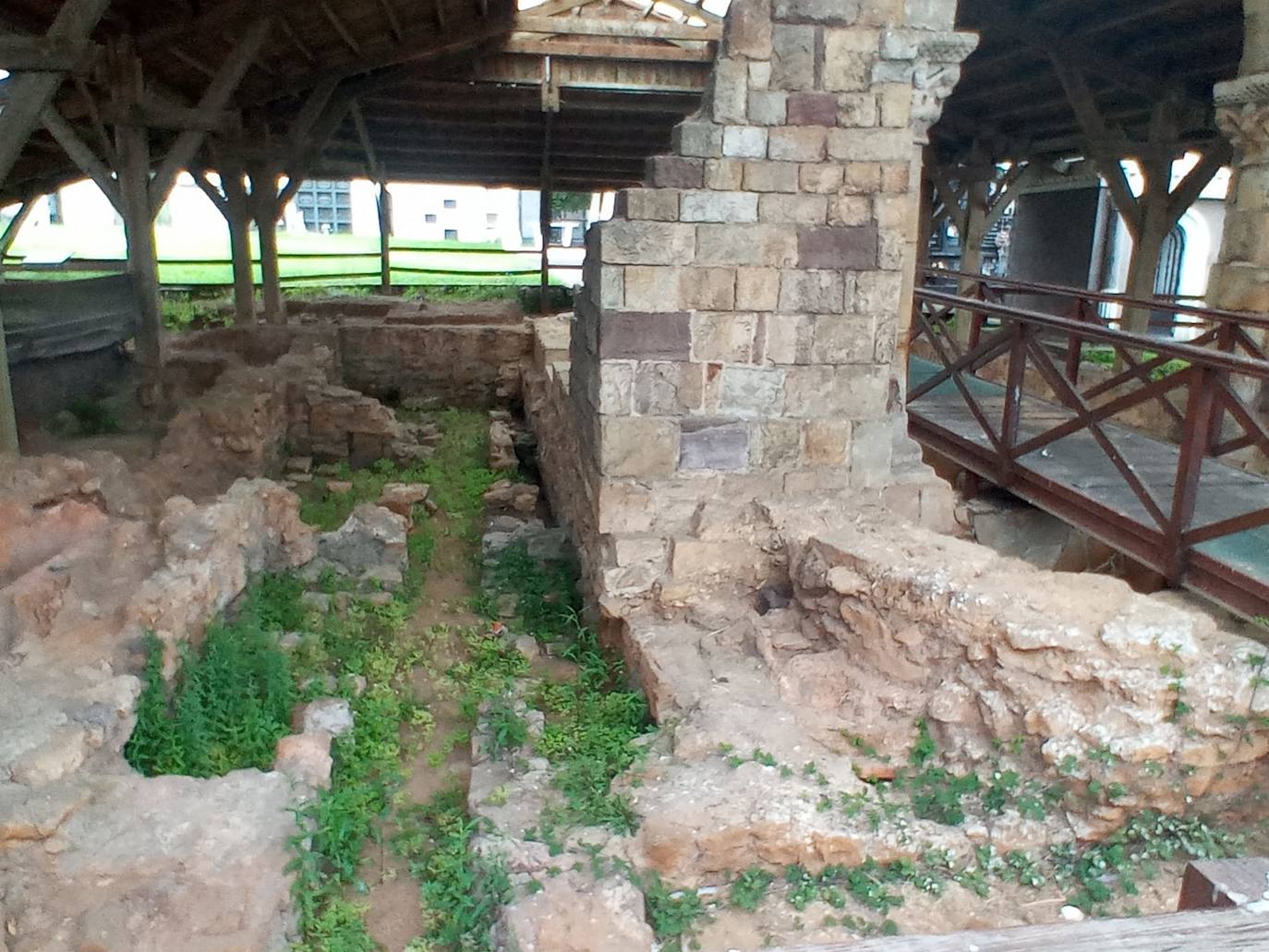 Fotos: Estado en el que se encuentran las ruinas romanas del cementerio del Alto Maliaño