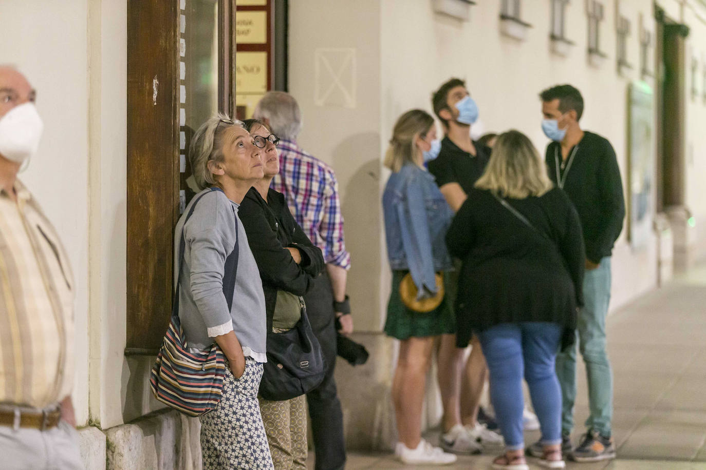 Fotos: Así son los trabajos de retirada de los torreones: de noche y con sumo cuidado