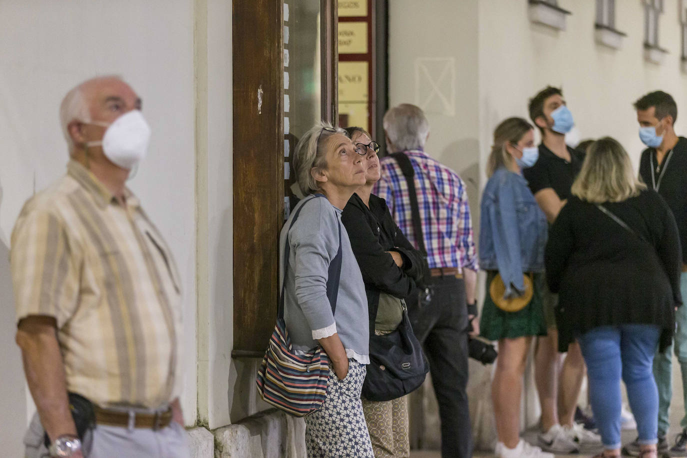 Fotos: Así son los trabajos de retirada de los torreones: de noche y con sumo cuidado