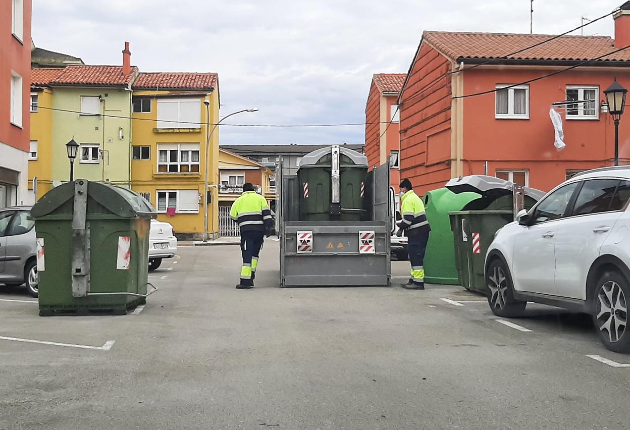 Imagen de uno de los camiones encargados de la recogida de basuras. 