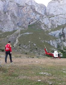 Imagen secundaria 2 - Imágenes del rescate del 112 en Picos, ayer.