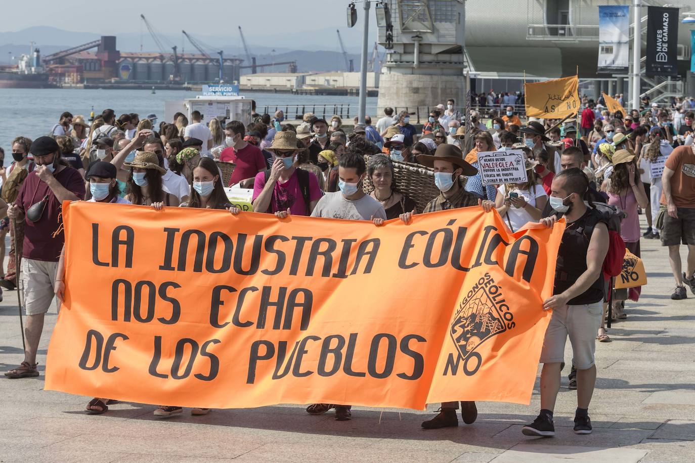 Fotos: Las protestas contra los eólicos llegan a Santander