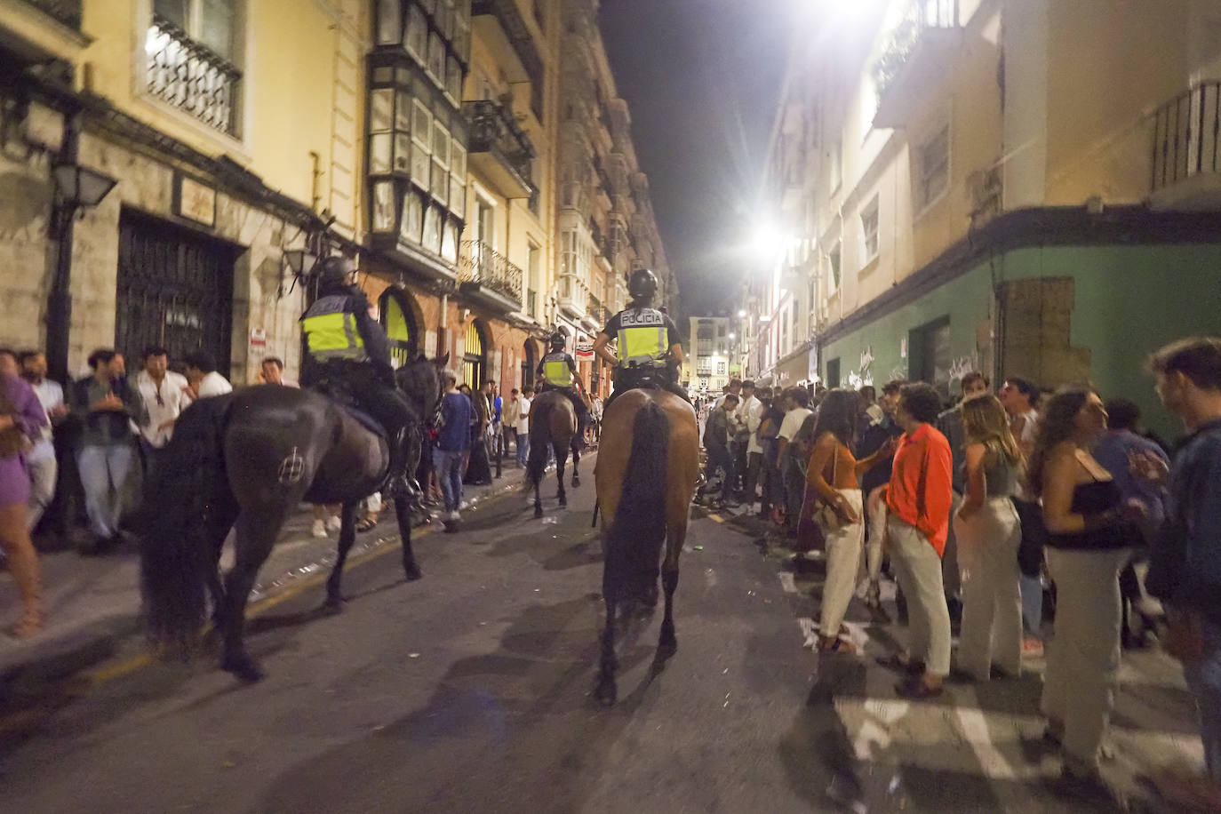 Fotos: Aglomeraciones de madrugada en Santander