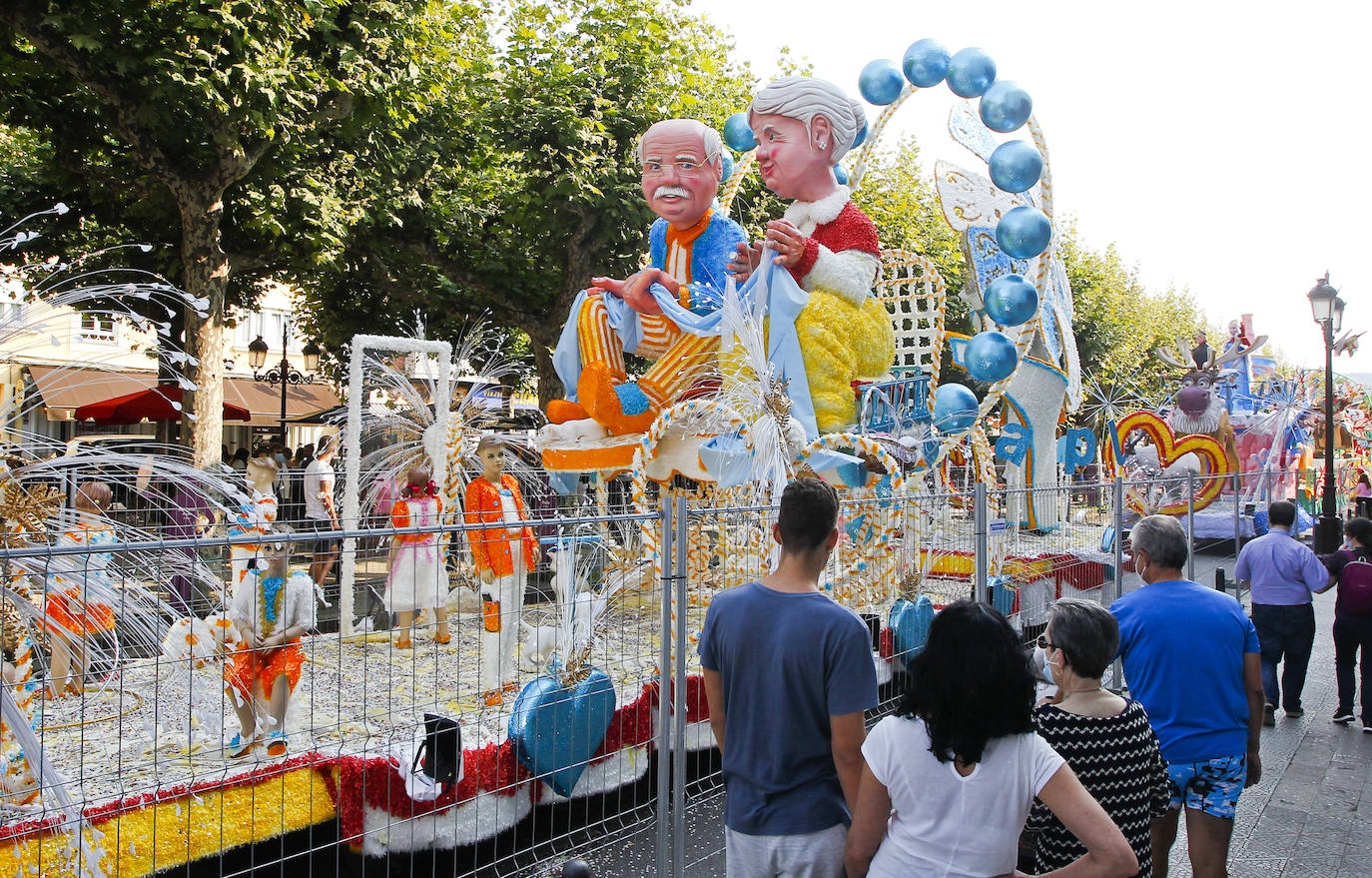 Fotos: Imágenes de las coloristas carrozas de La Patrona