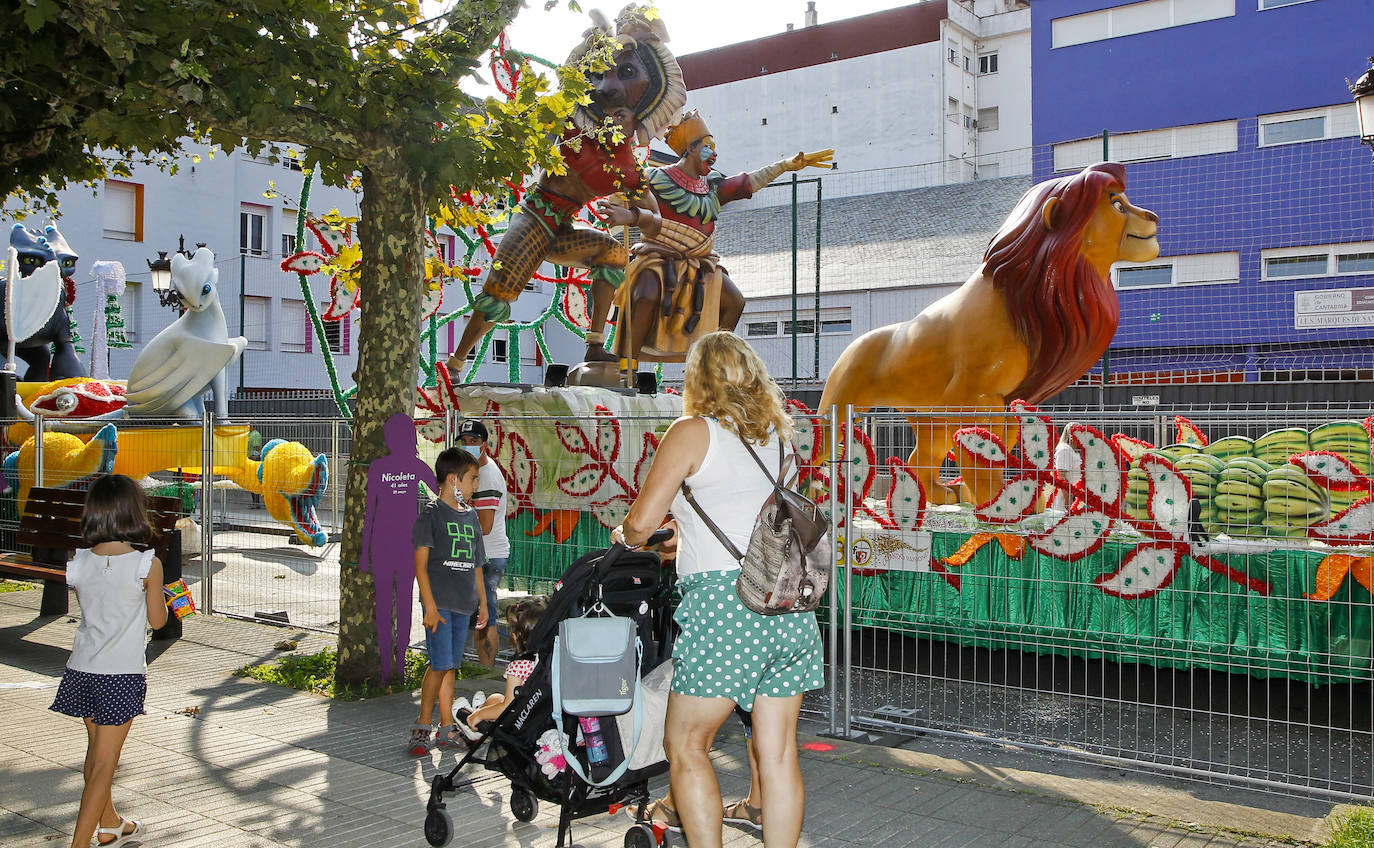 Fotos: Imágenes de las coloristas carrozas de La Patrona