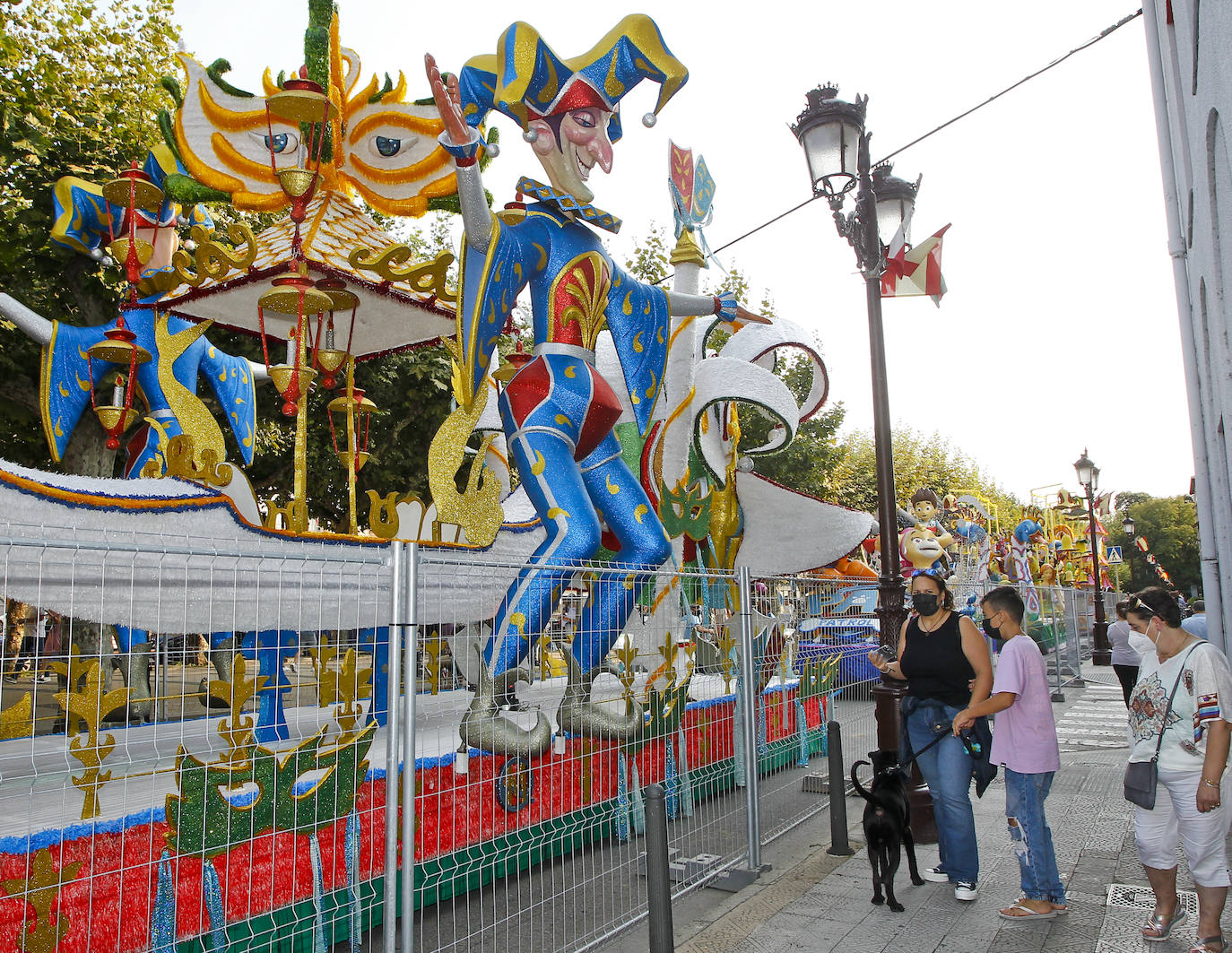 Fotos: Imágenes de las coloristas carrozas de La Patrona