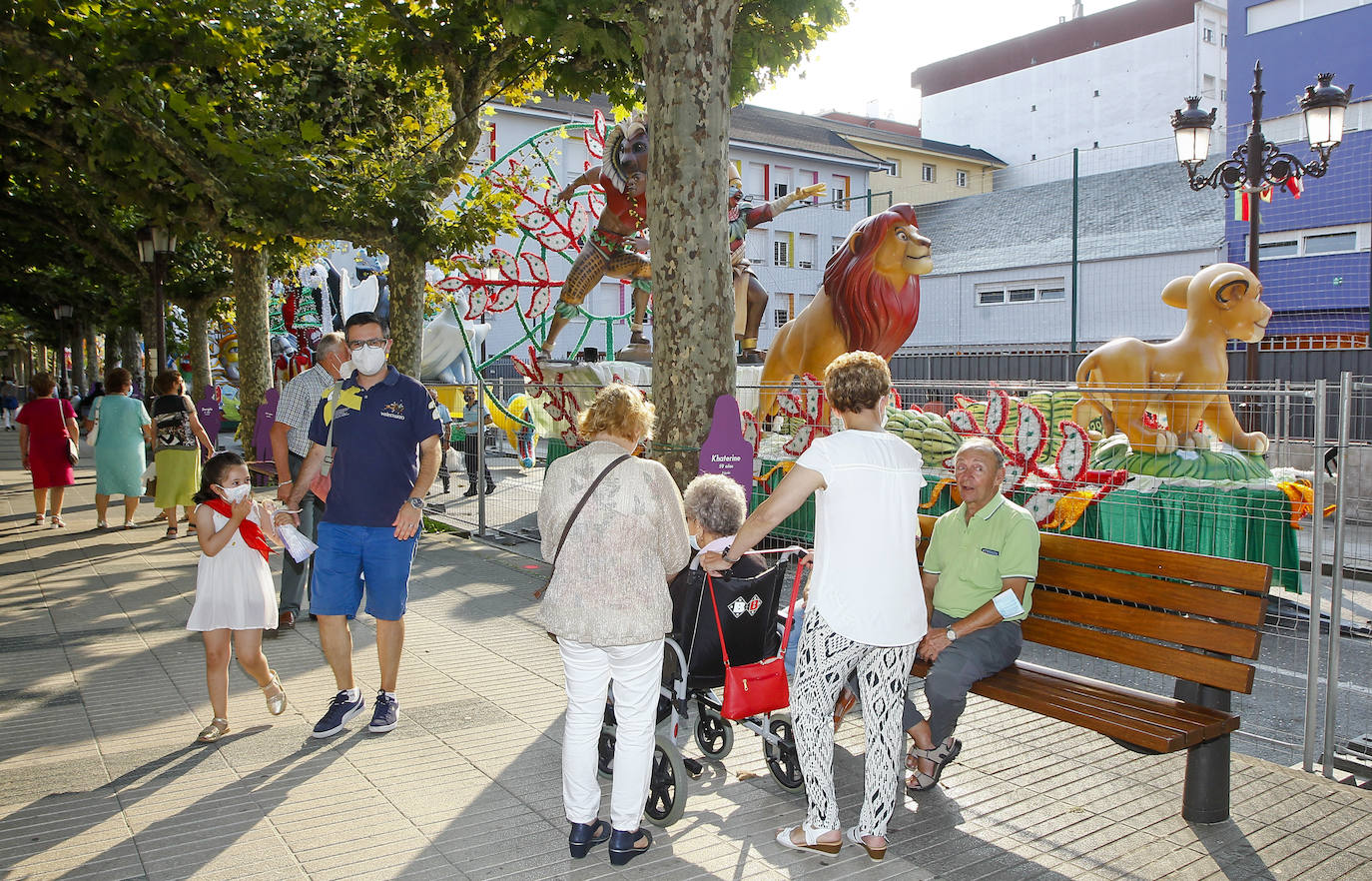 Fotos: Imágenes de las coloristas carrozas de La Patrona