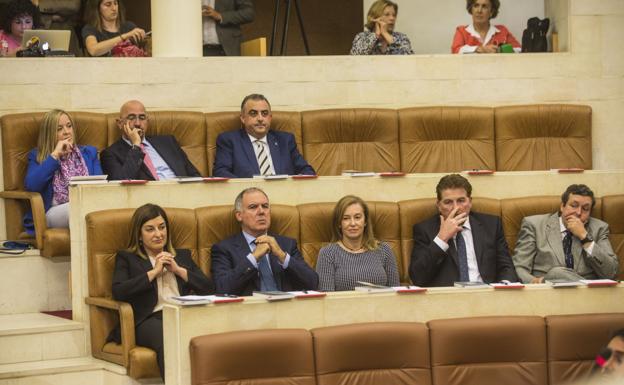 El PP estudia sancionar a Vidal de la Peña por reclamar el relevo de Buruaga