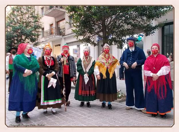 Algunos de los trajes que podrán verse en la pasarela típica.