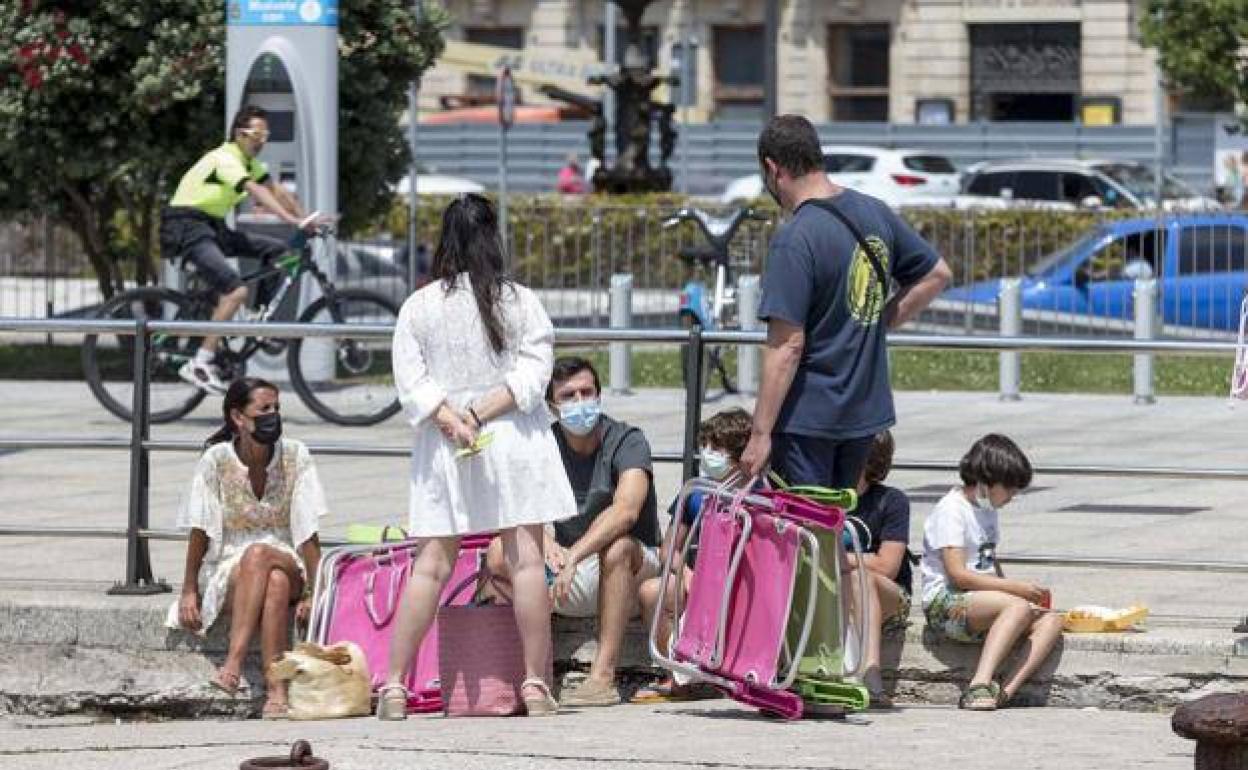 Cantabria se recupera de la quinta ola: caen los contagios y la presión hospitalaria en planta