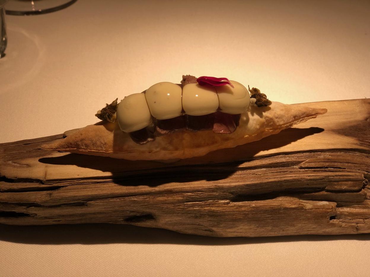 Estas pequeñas versiones definen la cocina de vanguardia. Snack elaborado por La Bicicleta. dm