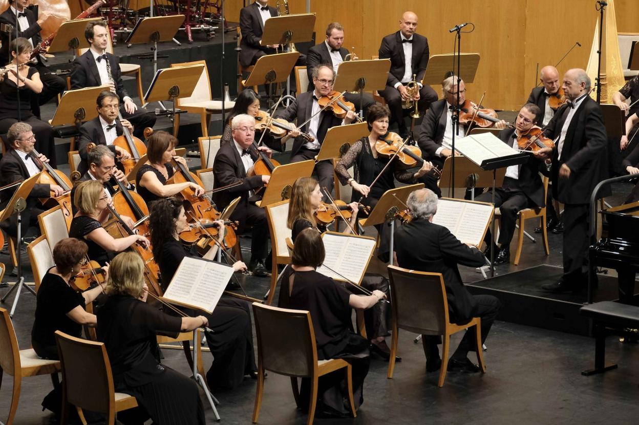 Ivan Fischer dirigió anoche el último concierto del Festival Internacional de Santander que ofreció la Budapest Festival Orchestra. 