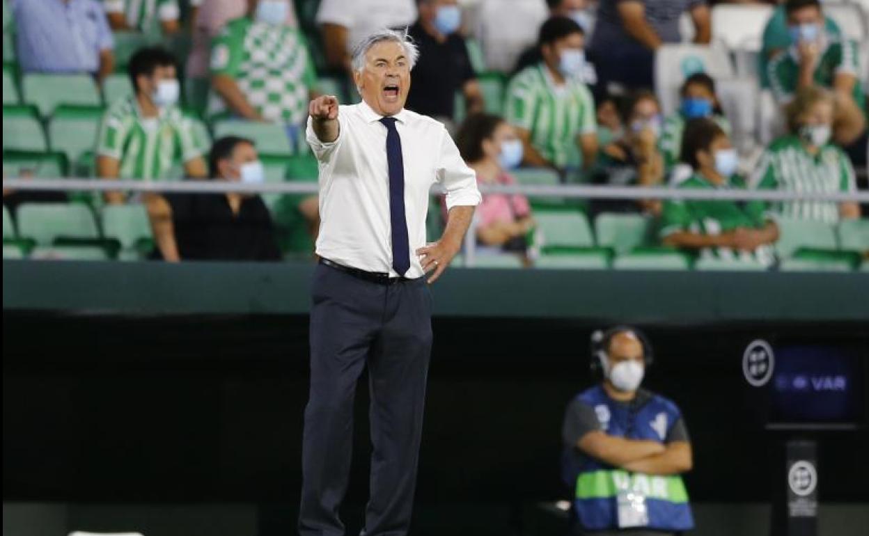 Carlo Ancelotti, durante el Betis-Real Madrid.