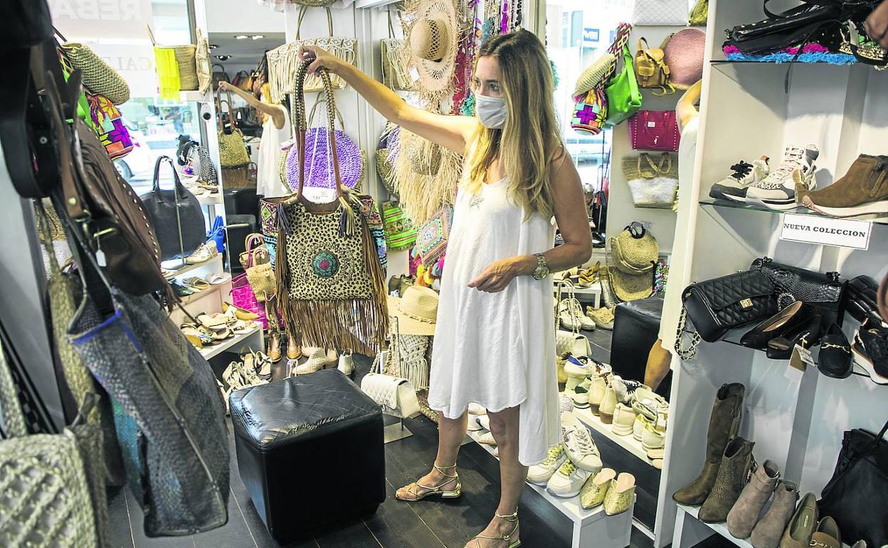 Carmen Castillo en la tienda Lua en la santanderina calle Lealtad