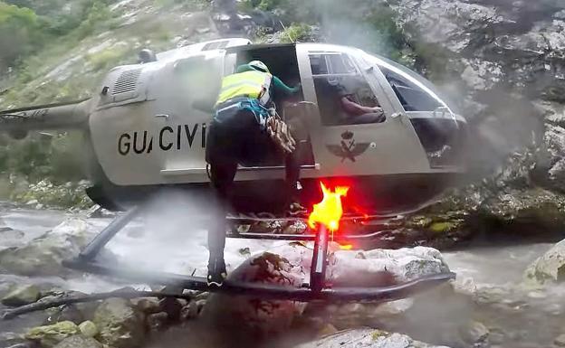 Rescate en el propio cauce del río; la misión imposible se hace realidad. 