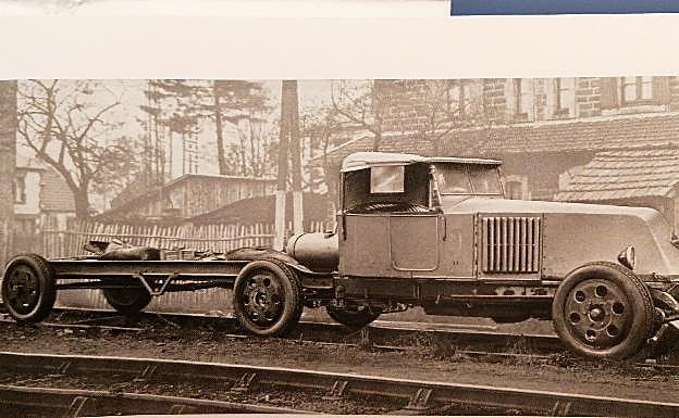 Uno de los primeros prototipos, de 1929, realizado sobre la base de un Renault 40 CV