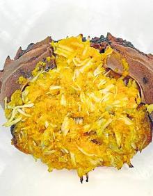 Imagen secundaria 2 - A la izquierda, ensaladilla rusa con langostinos y anchoa. A la derecha, changurro de nécora.