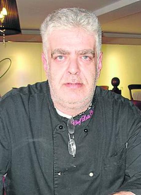 Imagen - Luis Velasco es el jefe de cocina. 