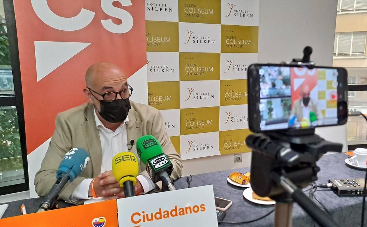 Féliz Álvarez durante la rueda de prensa de este martes