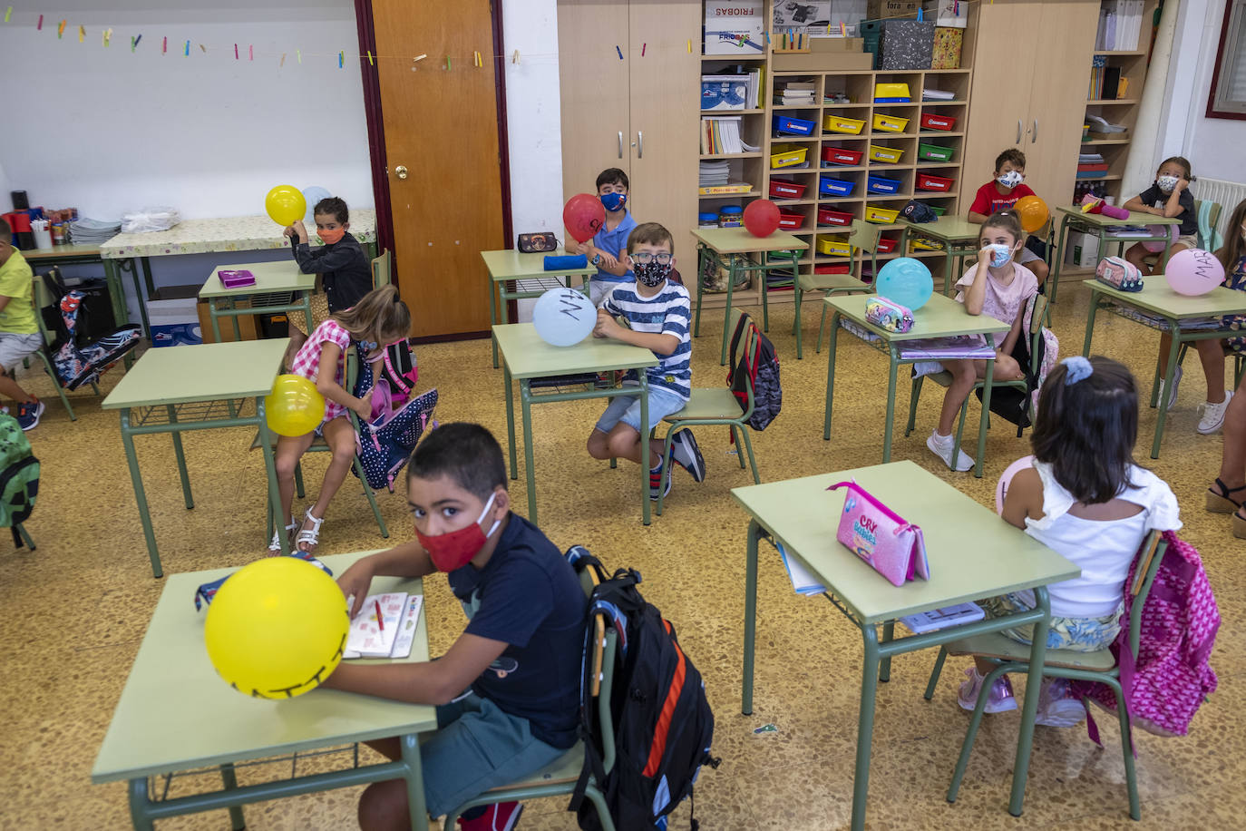 Alumnos de una de las aulas del CEIP Gerardo Diego, Santa María de Cayón, tras el arranque del nuevo curso