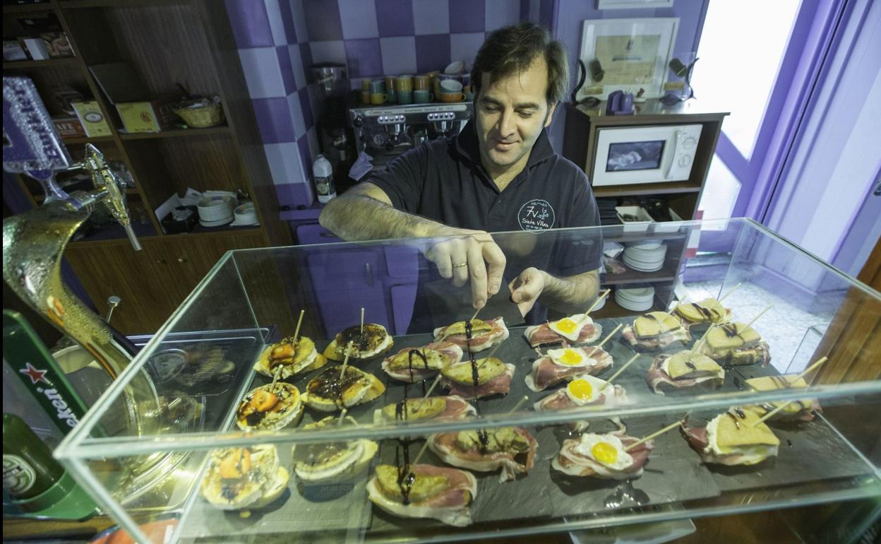 Sebas Larralde, en su Bar Siete Villas, ganador de la primera edición regional en 2019. 