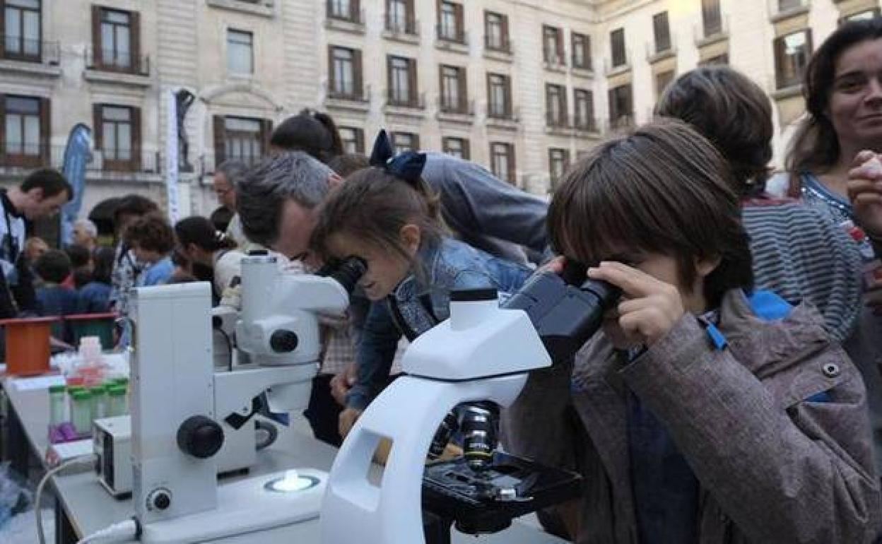 Imagen de archivo de la edición de hace 4 años en la Plaza Porticada de Santander.