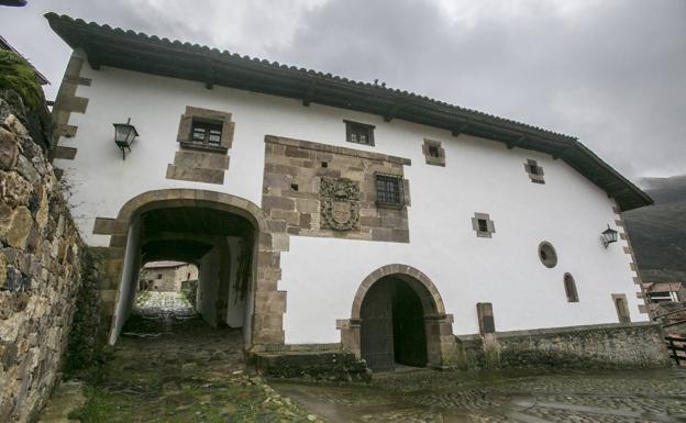 Cantabria y la Biblioteca Nacional se unirán para «revitalizar» la Casona de Tudanca