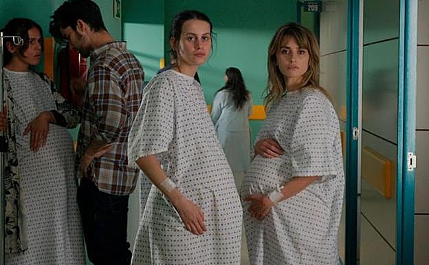 Un fotograma de 'Madres paralelas', la última película de Pedro Almodóvar.