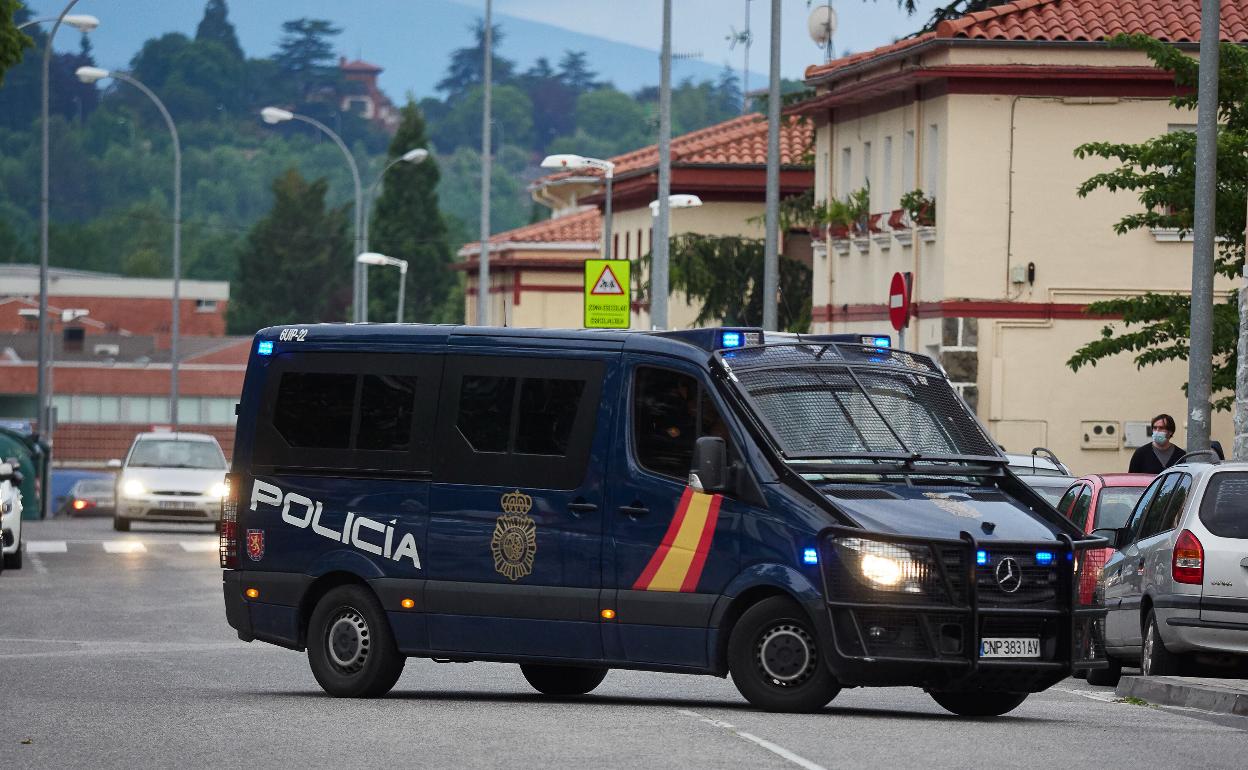 Furgón de la Policía Nacional.