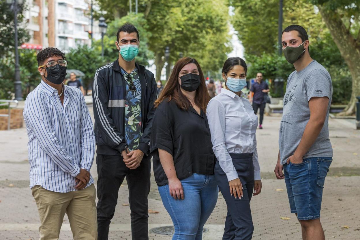 Erivan Bentes, Raúl García, Verónica Higuera, Roraima Noguera y Carlos Corral, estudiantes de FP y participantes del programa Erasmus, ayer. 