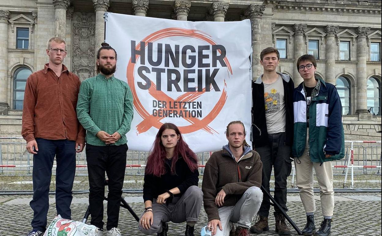 Los activistas en huelga de hambre. 