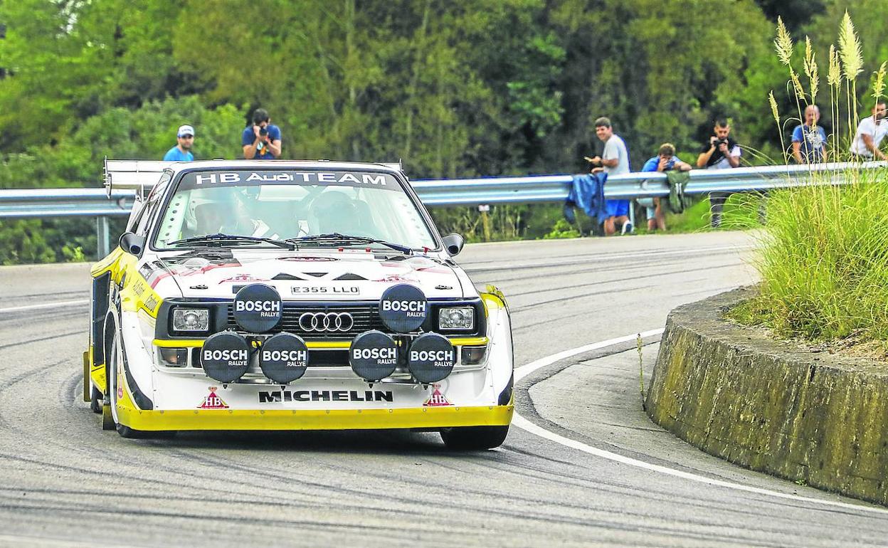 Uno de los Audi A Quattro S1, en el tramo de La Montaña.