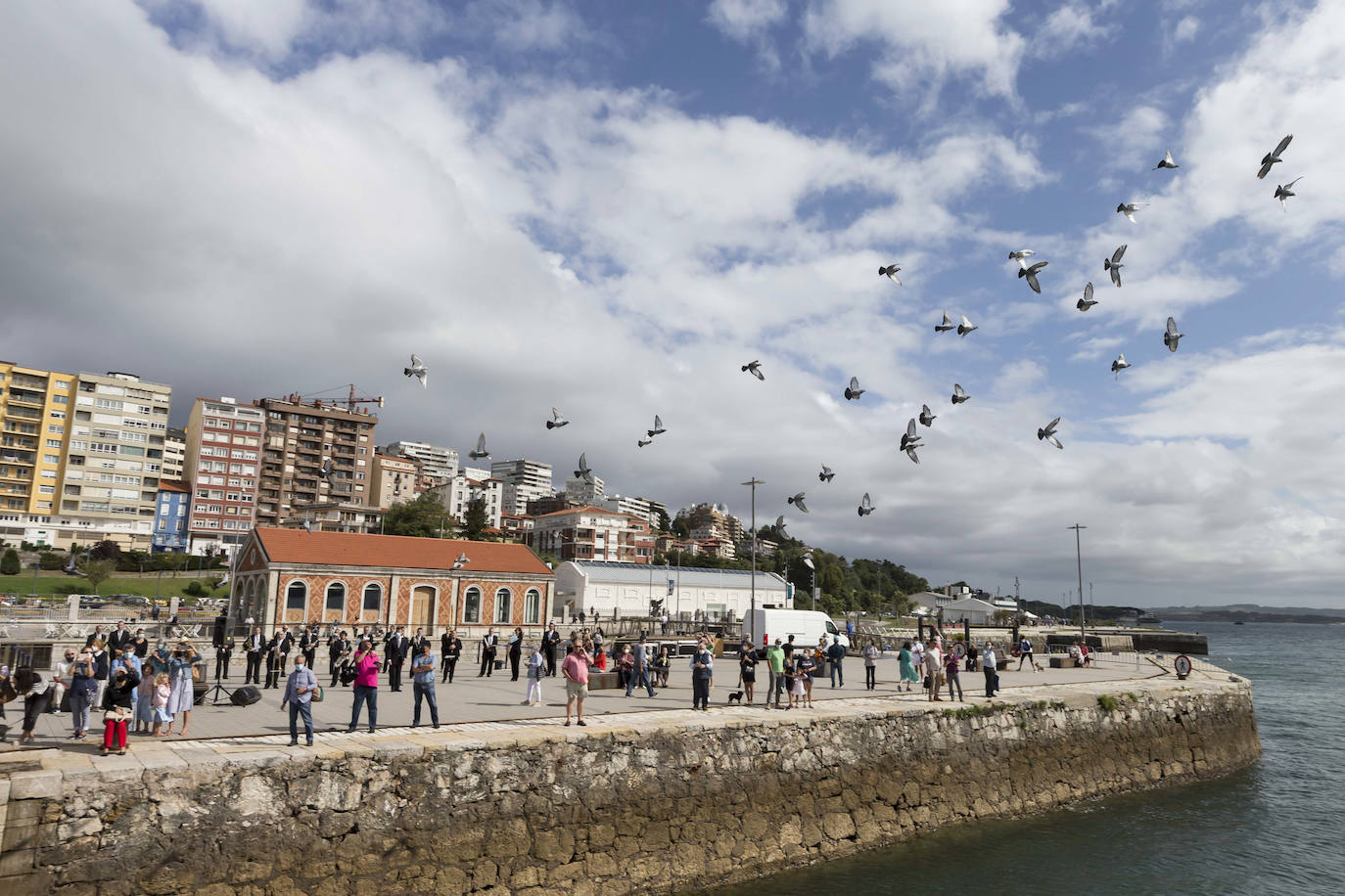 Fotos: Una paloma de la paz para Santander