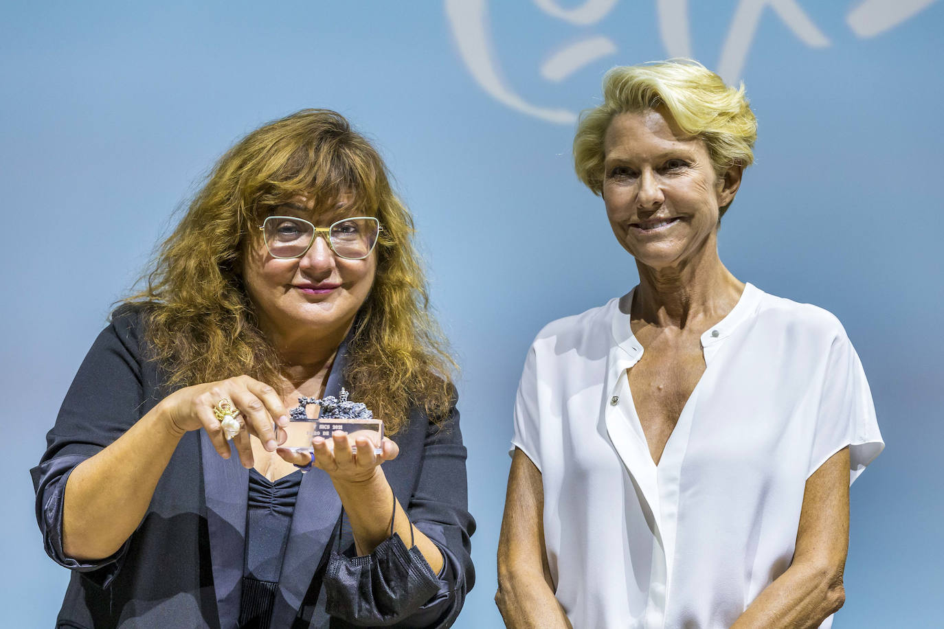 El festival finalizó con la entrega del premio Faro de Honor a José Luis Alcaine e Isabel Coixet por su trayectoria y el premio Faro Dos Orillas a Esther García 