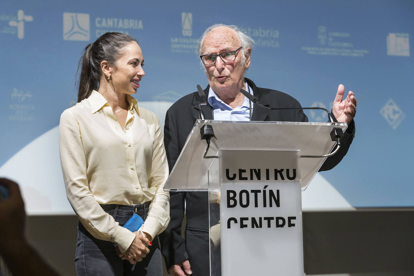 El festival finalizó con la entrega del premio Faro de Honor a José Luis Alcaine e Isabel Coixet por su trayectoria y el premio Faro Dos Orillas a Esther García 