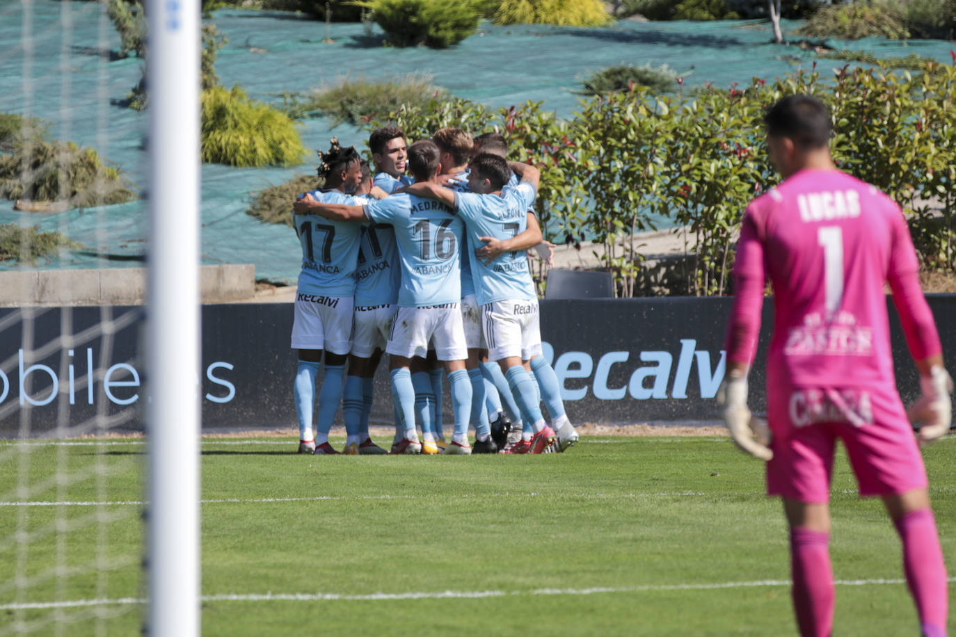 Fotos: El Racing cae ante el Celta B